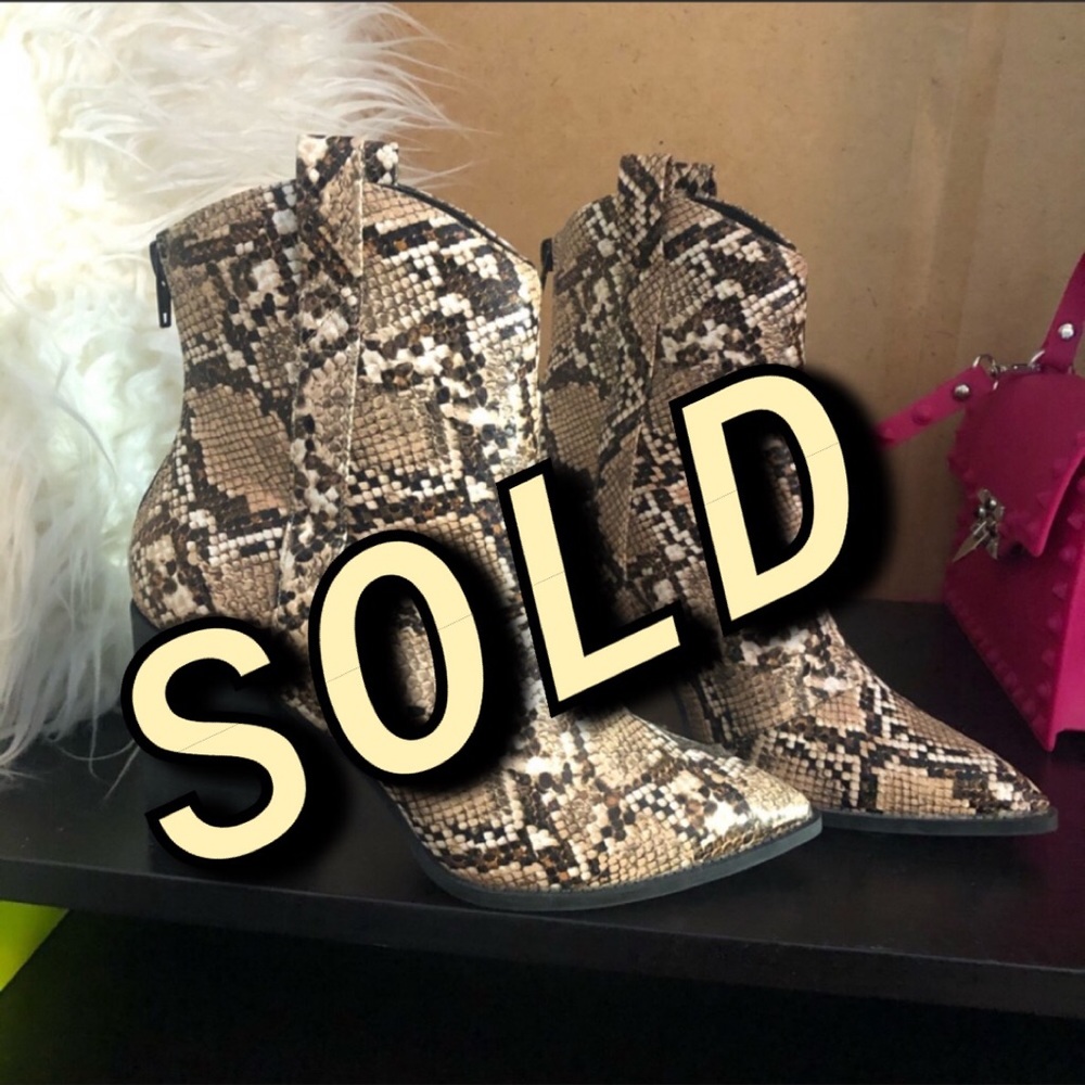 SOLD •••Faux NWOT Snake Skin booties